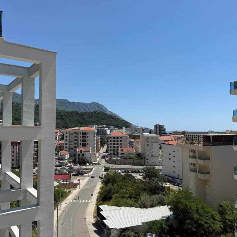 Modern 2-Bedroom Apartment, Becici, Budva - Apartman sa 2 Spavaće Sobe i Balkonom - 10