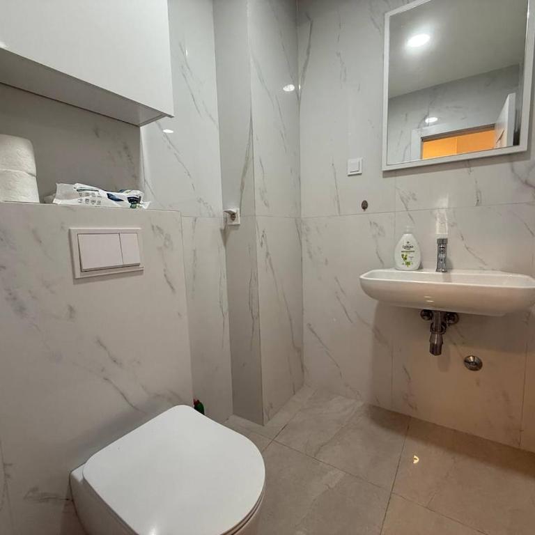 Modern 2-Bedroom Apartment, Becici, Budva - Apartman sa 2 Spavaće Sobe i Balkonom - 13