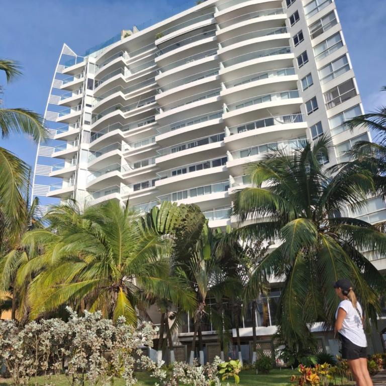 Morros Luxury Beachfront Infinity Pool - One-Bedroom Apartment - 4