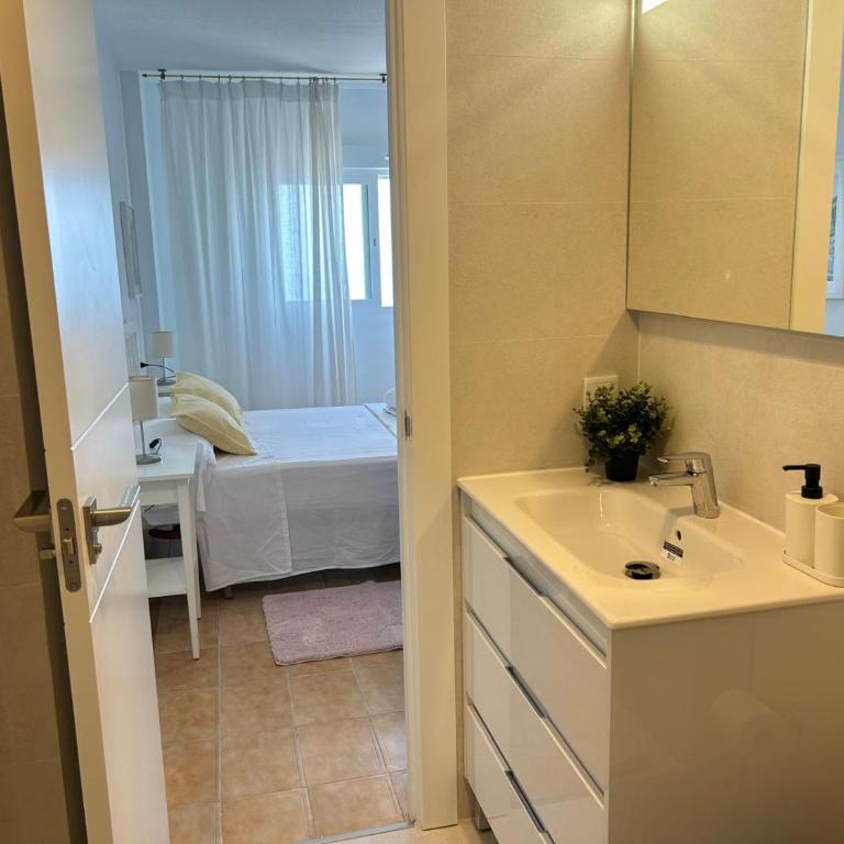 Velilla Parking Free - Appartement 2 Chambres avec Terrasse et Vue sur la Mer - 35