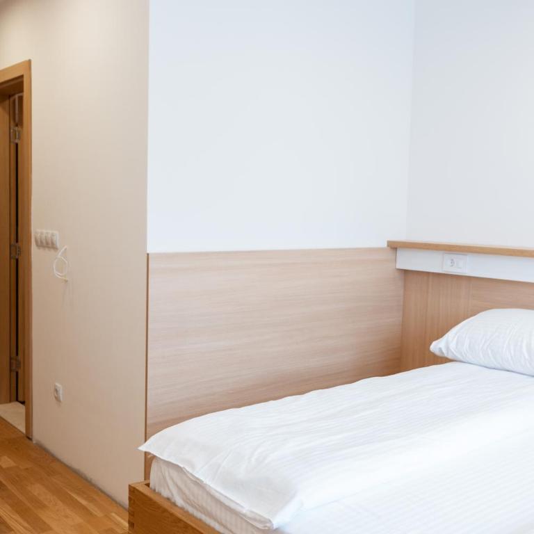 Mahagoni Rooms - Double or Twin Room - 13