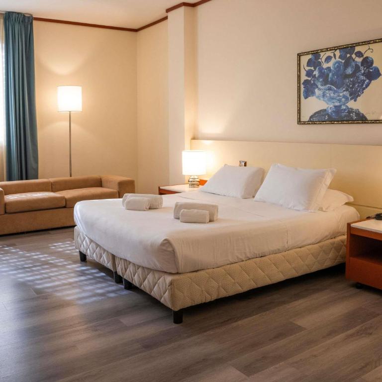 Mercure Hotel President Lecce - Classic Triple Room with One Queen and One Single Bed - 2