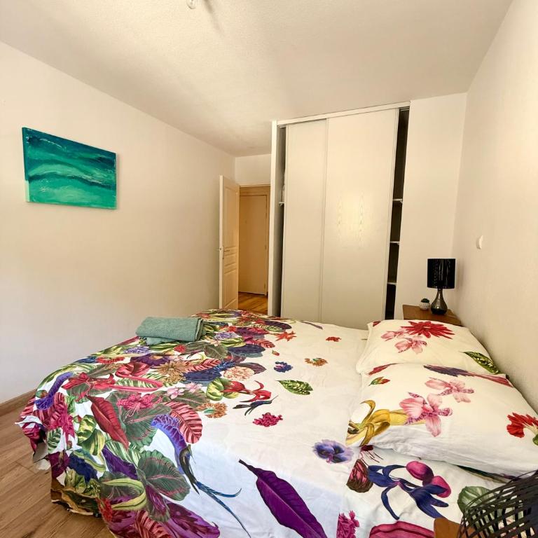 Magnificent renovated apartment, 2 rooms of 45 m2, close tothe sea, top floor, terrace - Appartement 1 Chambre - 4