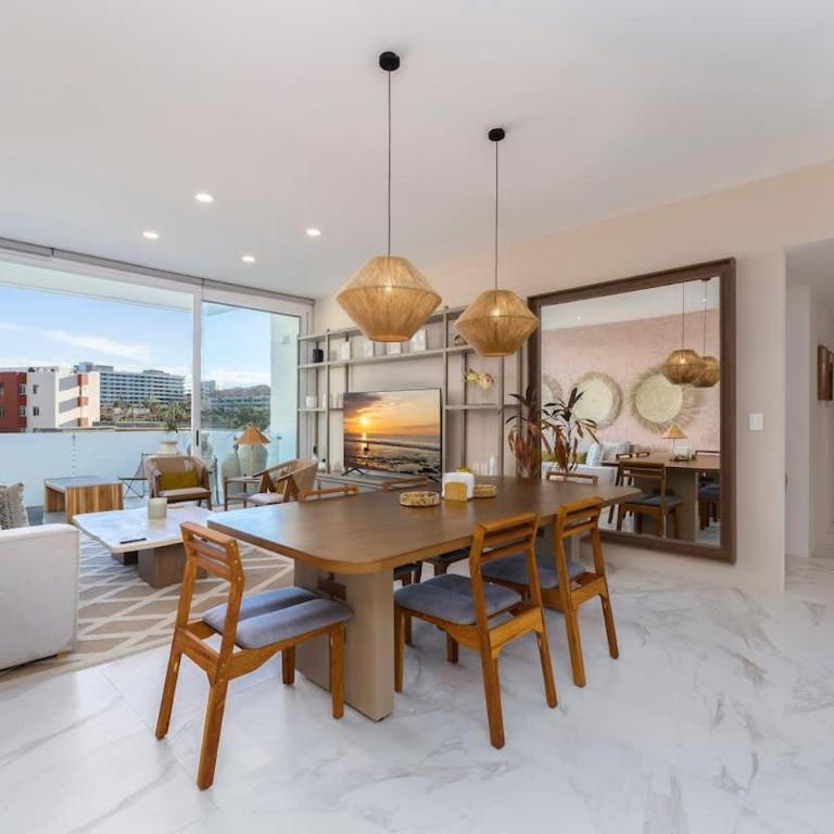 3BR Apartment Beach & Dining Steps Away - Apartment - 4