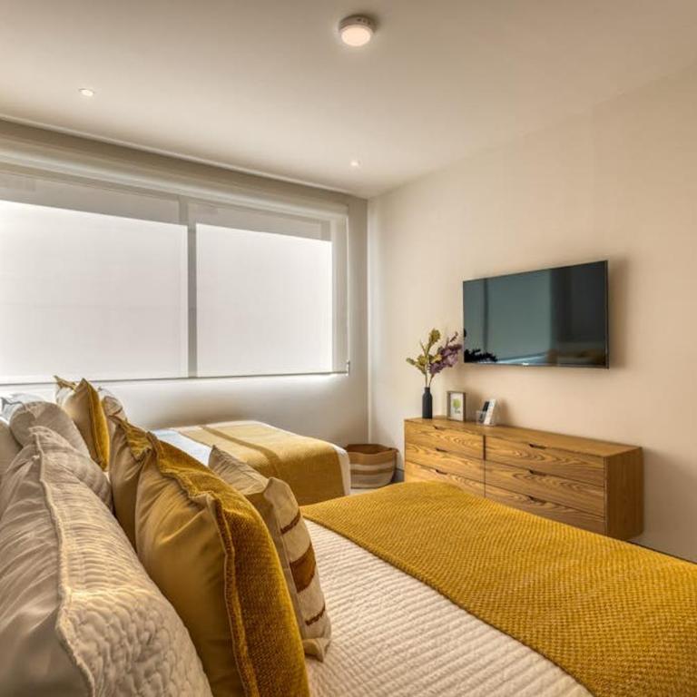 Bright Coastal Condo with Ocean-view Balcony, Gym, Pools, BBQ & kid’s park - Casa - 17