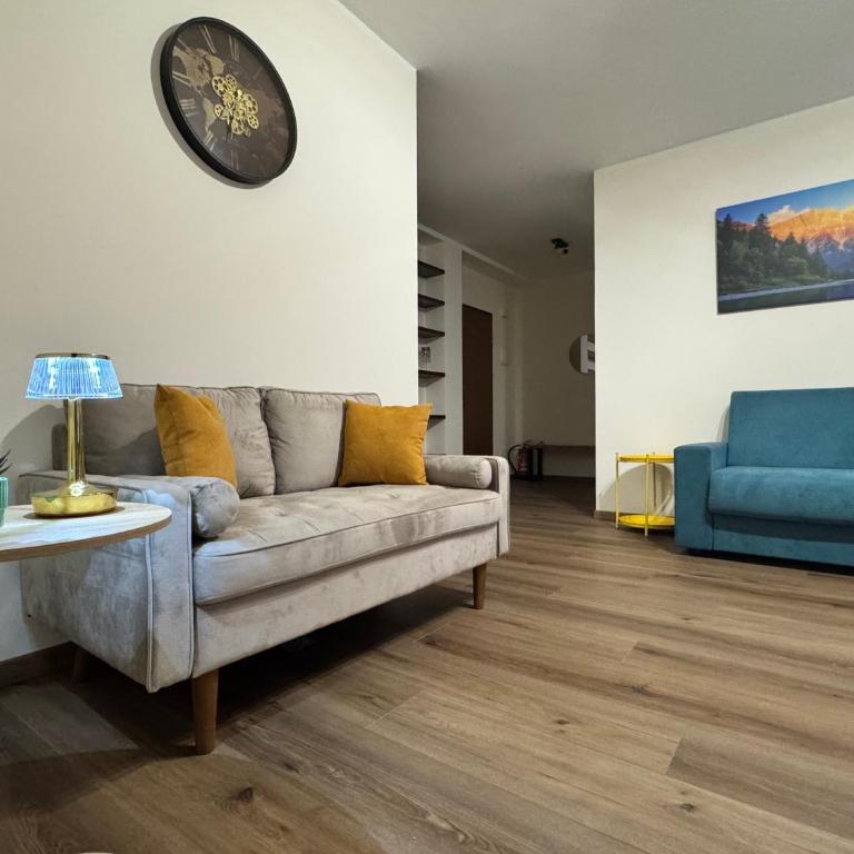 Alpenblick Tirano Station - Three-Bedroom Apartment with Mountain View - 2