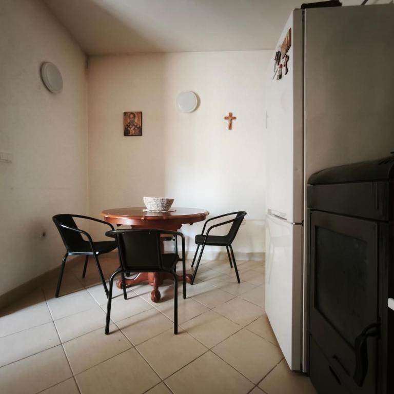 Spacious City Center Apartment for 6 - Steps from Hilton & Republic Square - Two-Bedroom Apartment - 2