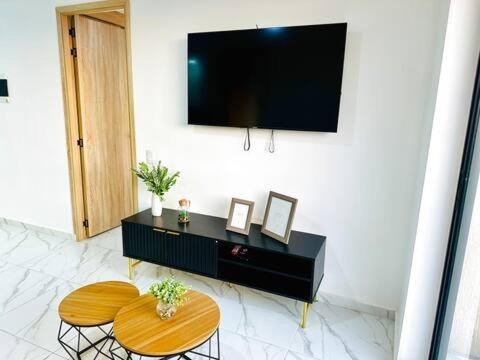 Apto top con AC, balcón y buena ubicación - Two-Bedroom Apartment - 8