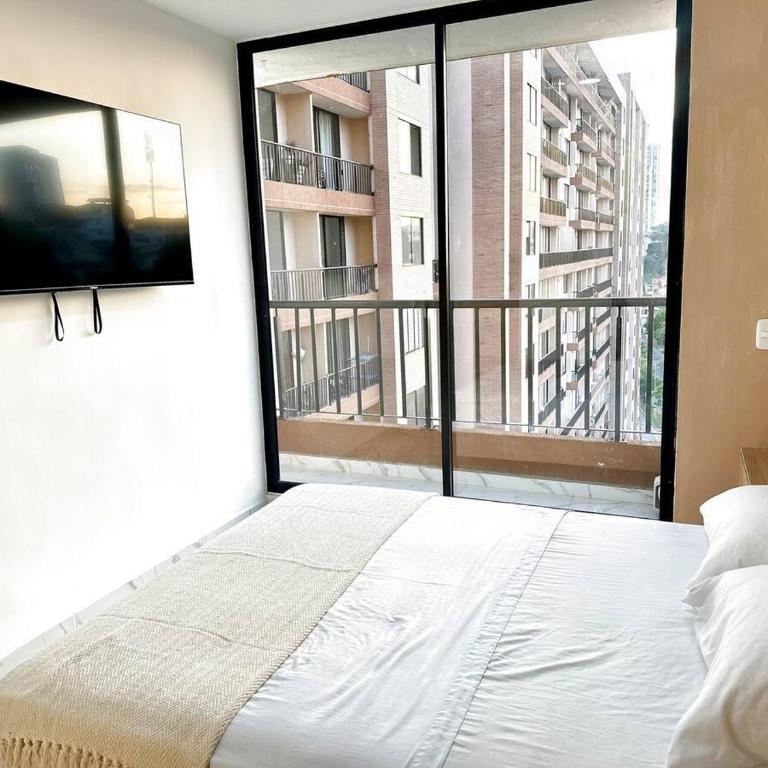 Apto top con AC, balcón y buena ubicación - Two-Bedroom Apartment - 5