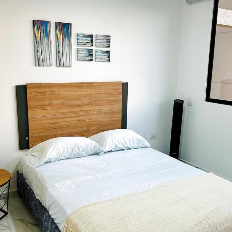 Apto top con AC, balcón y buena ubicación - Two-Bedroom Apartment - 10