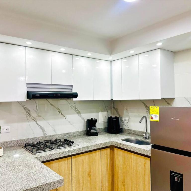 Apto top con AC, balcón y buena ubicación - Two-Bedroom Apartment - 17