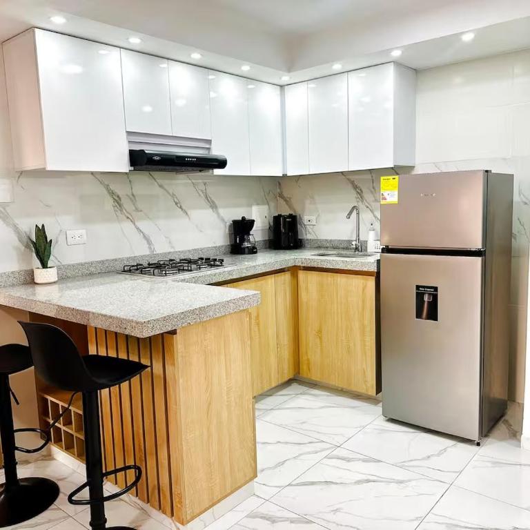 Apto top con AC, balcón y buena ubicación - Two-Bedroom Apartment - 16