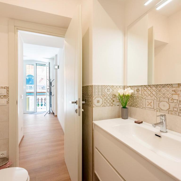 Central Apartment In Genova - Happy Rentals - Apartment with Terrace - 11
