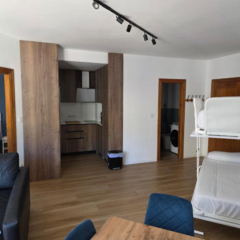 Enebro Pie de Pista Plaza Andalucía - Appartamento con 1 Camera da Letto, Balcone e Vista Montagna - 17