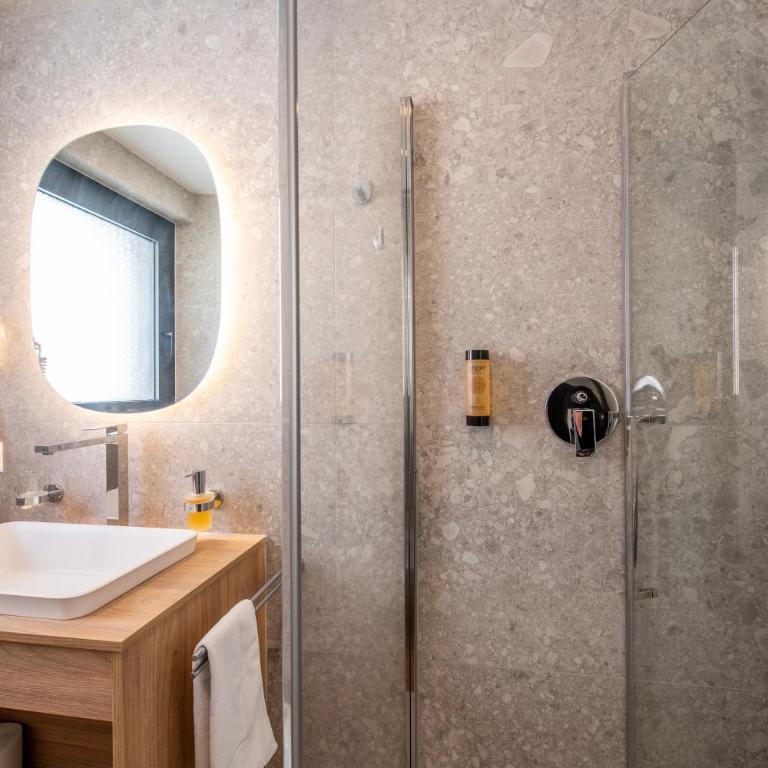 Boutique Suites - Two-Bedroom Apartment - 20