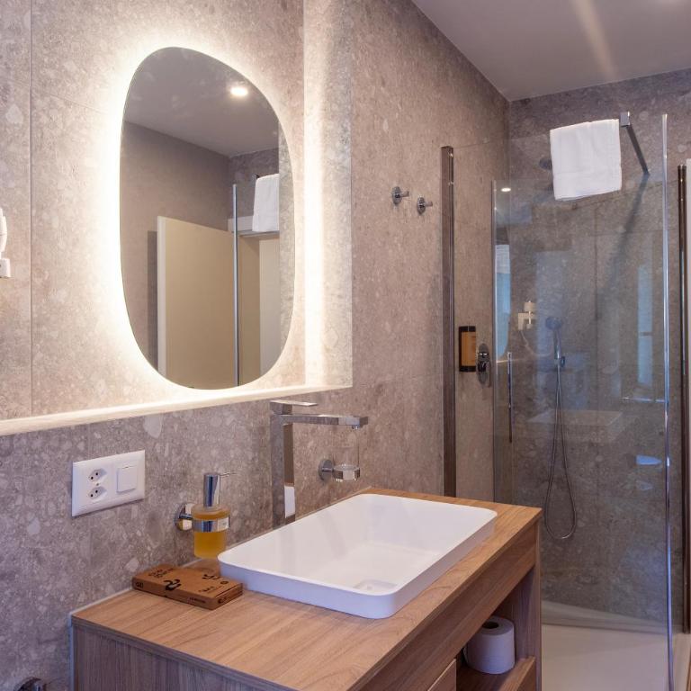 Boutique Suites - Two-Bedroom Deluxe Apartment - 8