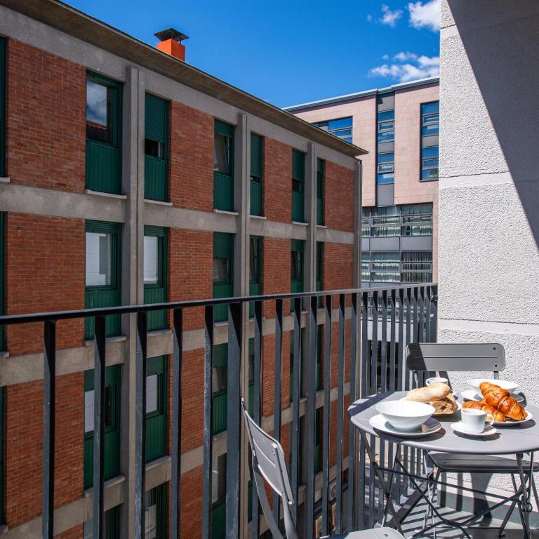 Boutique Suites - Two-Bedroom Deluxe Apartment - 25