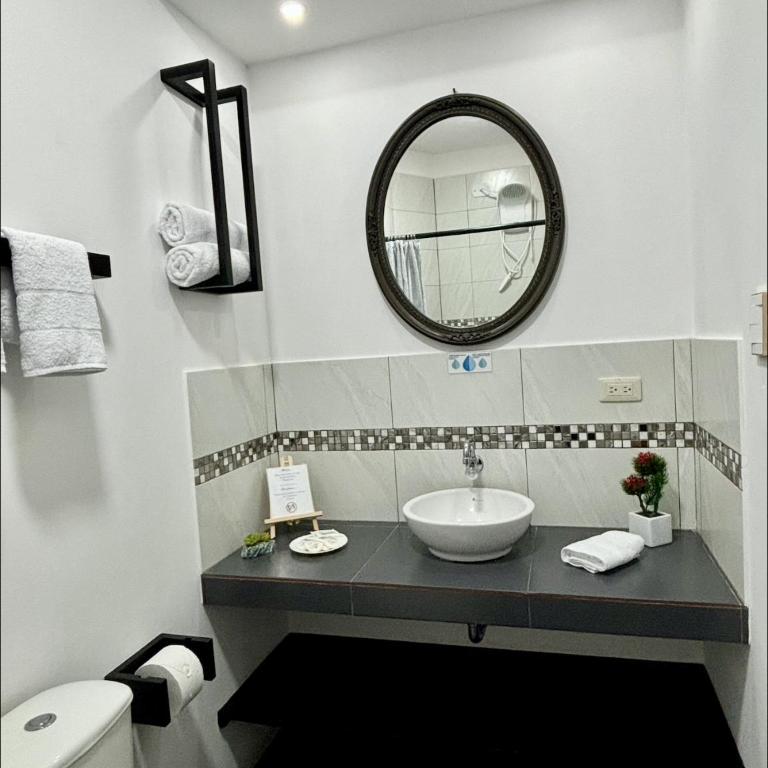 Stay With Islanders! - One-Bedroom Apartment with Balcony - 12