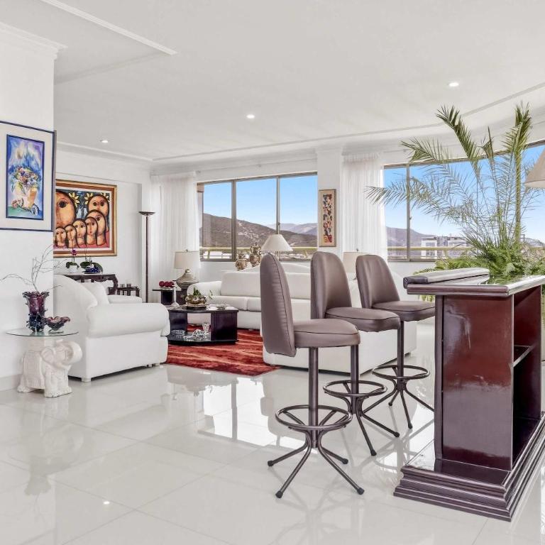 3BR Sky Oasis Penthouse with City Views Parking Country Club Zone - Apartamento - 1