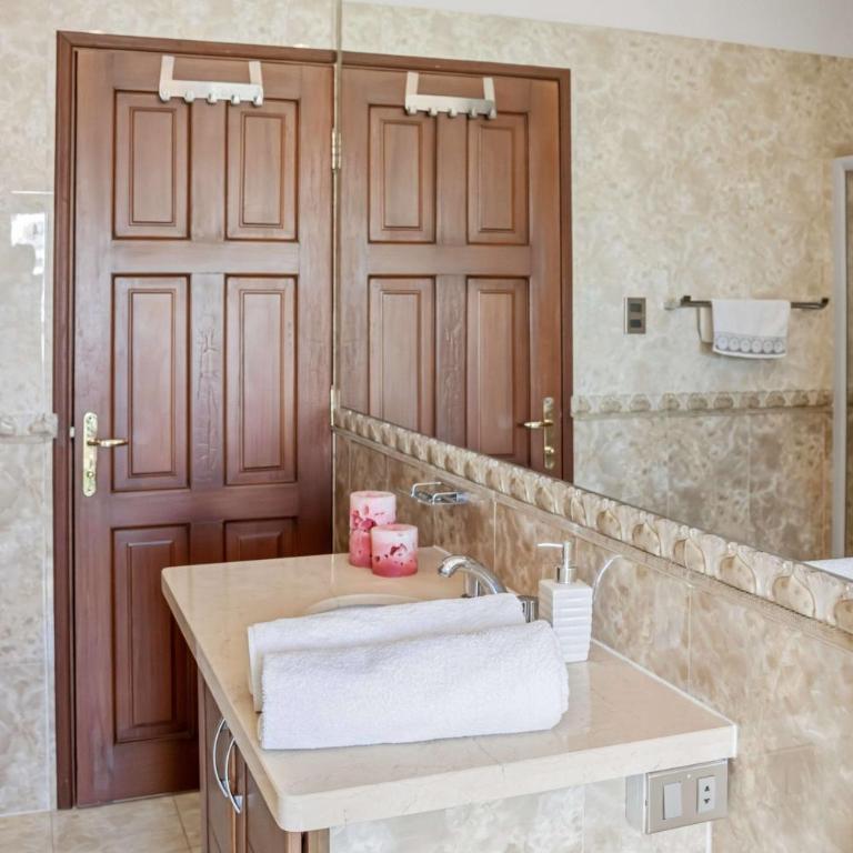 3BR Sky Oasis Penthouse with City Views Parking Country Club Zone - Apartamento - 57