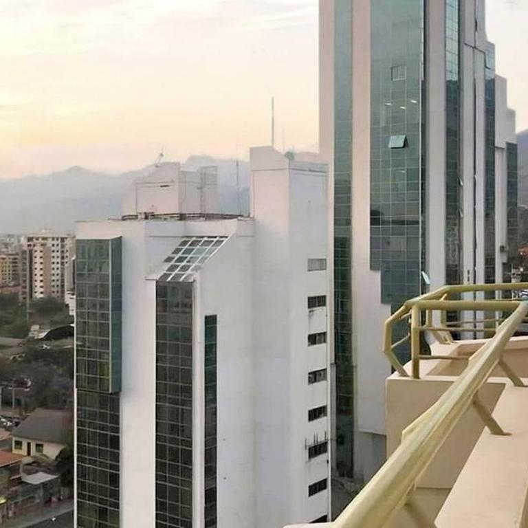 3BR Sky Oasis Penthouse with City Views Parking Country Club Zone - Apartamento - 11
