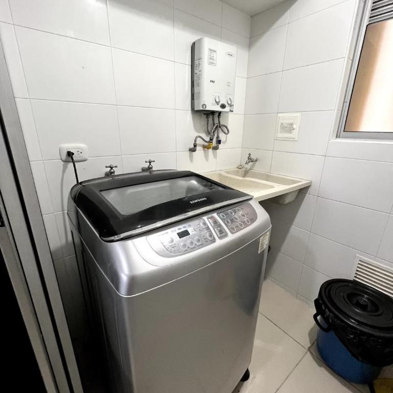 Comodo Apto de 3 Hab - Piscina y Balcón Privado - Three-Bedroom Apartment - 18