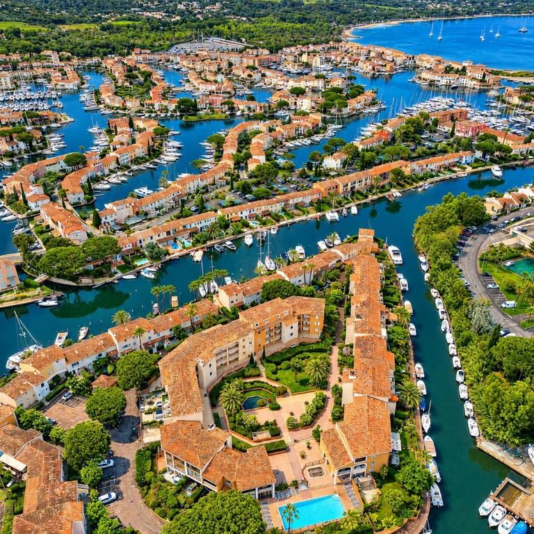 Cosy Appartement avec piscine, balcon vue canal & parking privé - One-Bedroom Apartment - 4