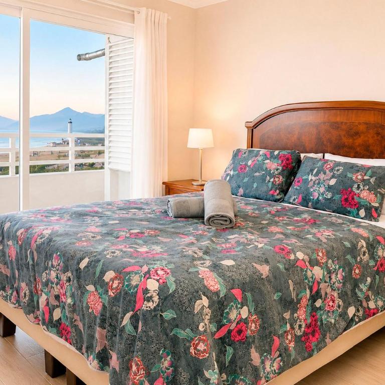 Smart Host Rentals - Style and Comfort by the Sea - Two-Bedroom Apartment with Terrace and Sea View - 14