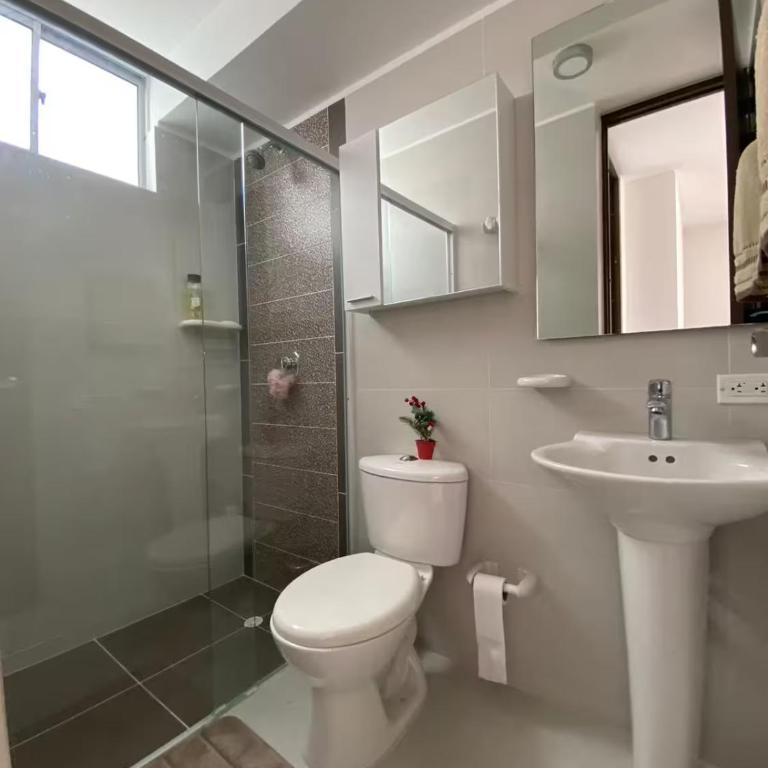 Apto Moderno & Amplio 3 hab - Piscina, BBQ y Balcón - Three-Bedroom Apartment - 5