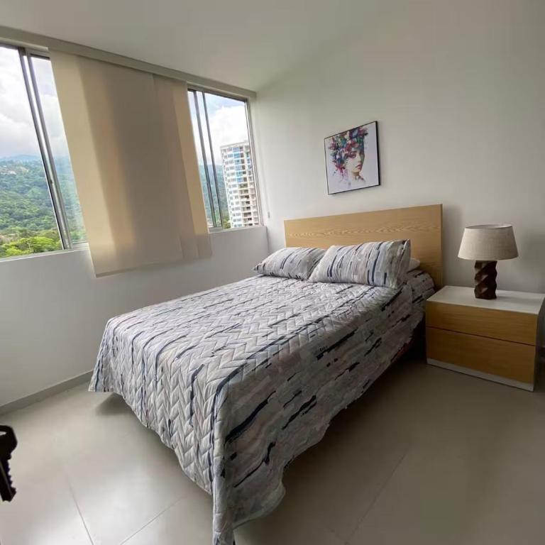 Apto Moderno & Amplio 3 hab - Piscina, BBQ y Balcón - Three-Bedroom Apartment - 9
