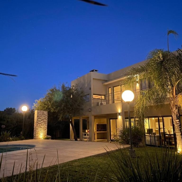 Residencia de lujo con piscina, parrilla, Pool y metegol - Casa de 5 dormitorios - 20
