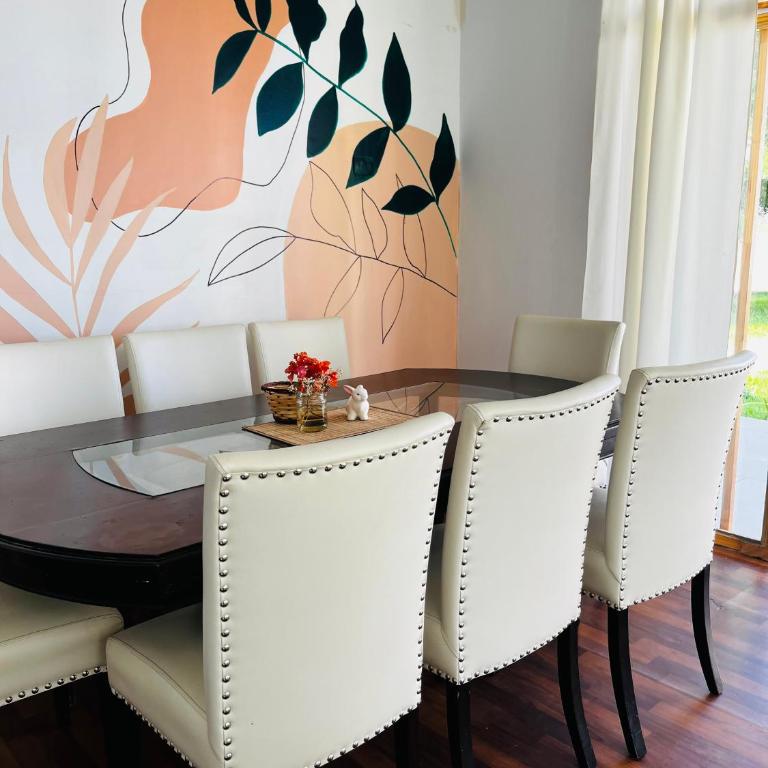 Corazon - Four-Bedroom House - 11
