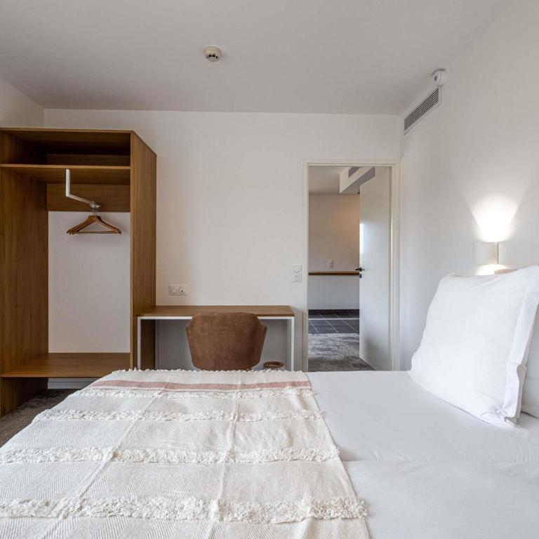 ibis Styles Amiens Sud - Chambre Familiale avec Lit Double et Canapé-Lit - 1