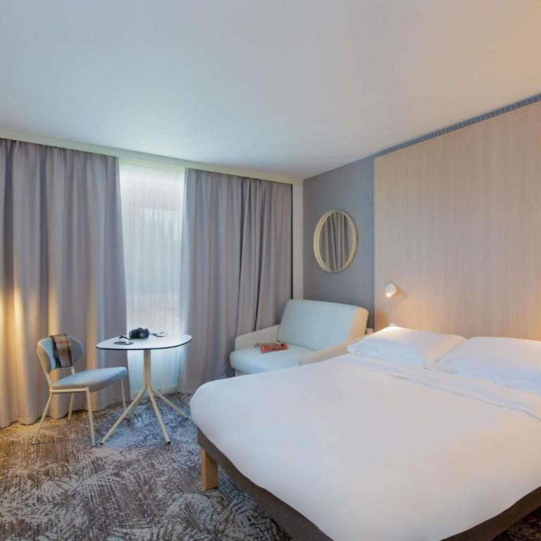 Novotel Aix-en-Provence Pont de L'Arc - Chambre Classique avec 1 Lit Double et 1 Canapé-Lit - 3