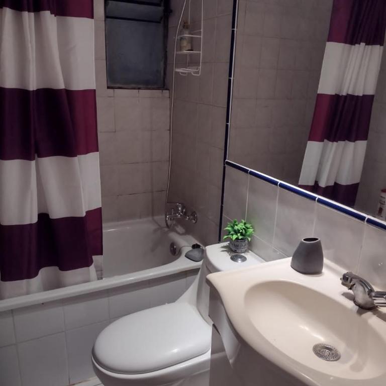 Casa en condominio seguro con piscina cerca de la playa - Three-Bedroom House - 12
