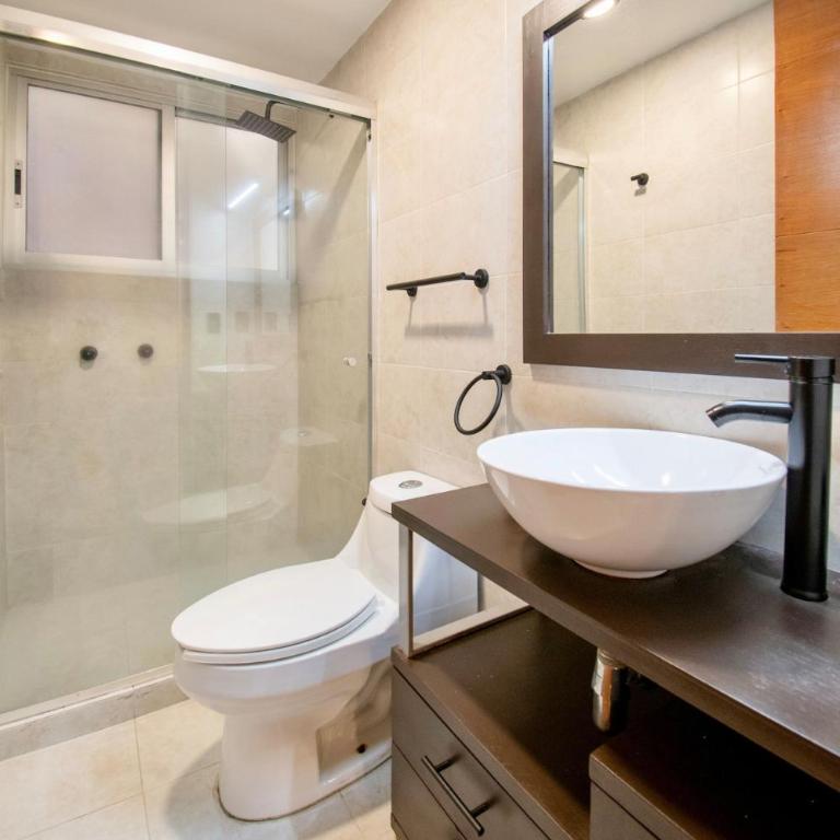 Massive rooftop terrace steps from everything - Apartamento de 2 dormitorios - 43