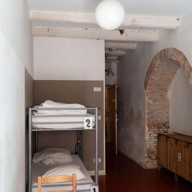 Vertigo Hostel - Lit dans Dortoir pour Femmes de 4 Lits - 6