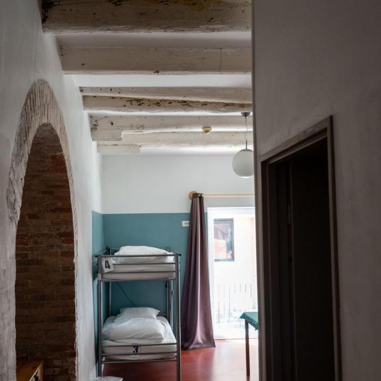 Vertigo Hostel - Lit dans Dortoir pour Femmes de 4 Lits - 5