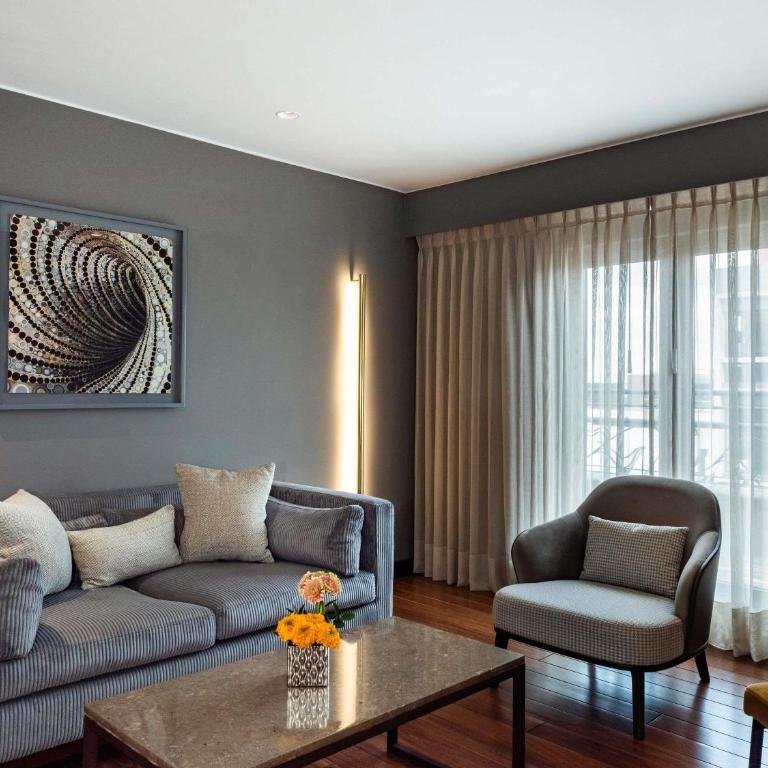 Sofitel Bogota Victoria Regia - Suite Junior con cama doble grande y sofá cama - 4