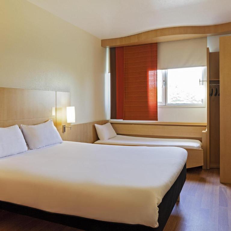 ibis Paris Porte d'Italie - Chambre Standard avec 1 Lit Double et 1 Lit d'Enfant - 6