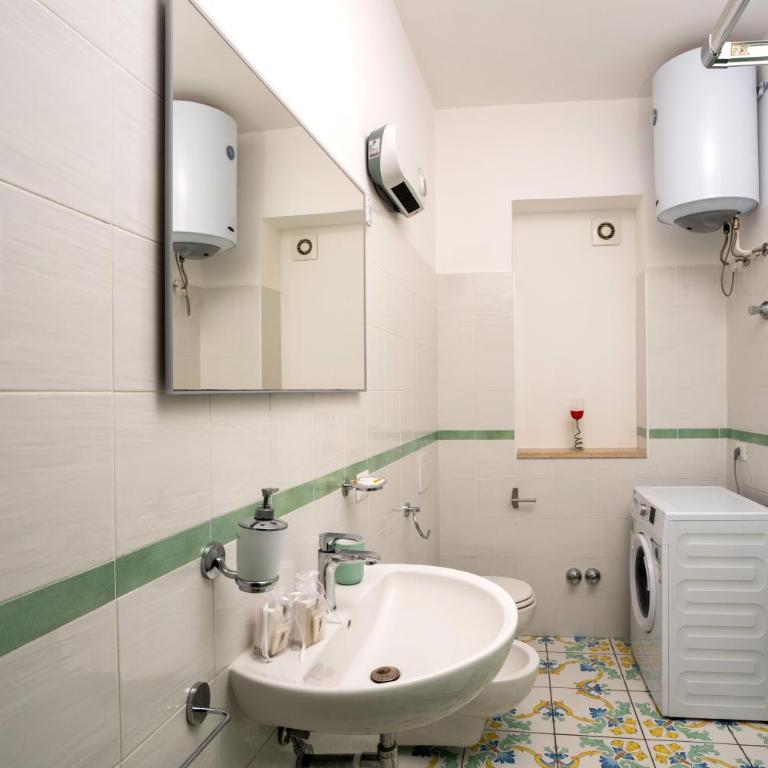 Gaiano Apt - Two-Bedroom Apartment with Terrace - 13