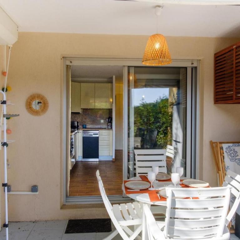 Logement 4 pers à 50m de la plage - Appartement - 11