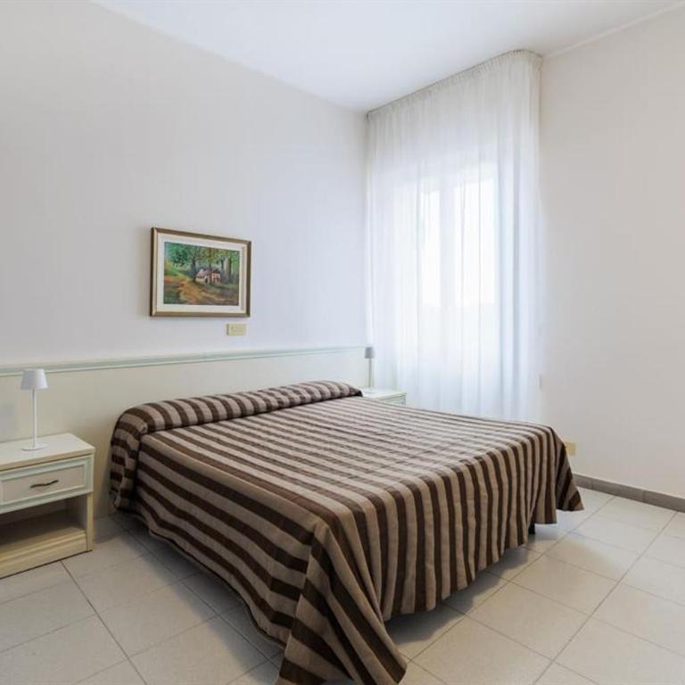 Hotel Residence Mediterraneo - Camera Economy Matrimoniale/Doppia con Letti Singoli - 11