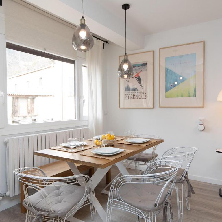 Sky Biescas I by BeValle - Three-Bedroom Apartment - 3