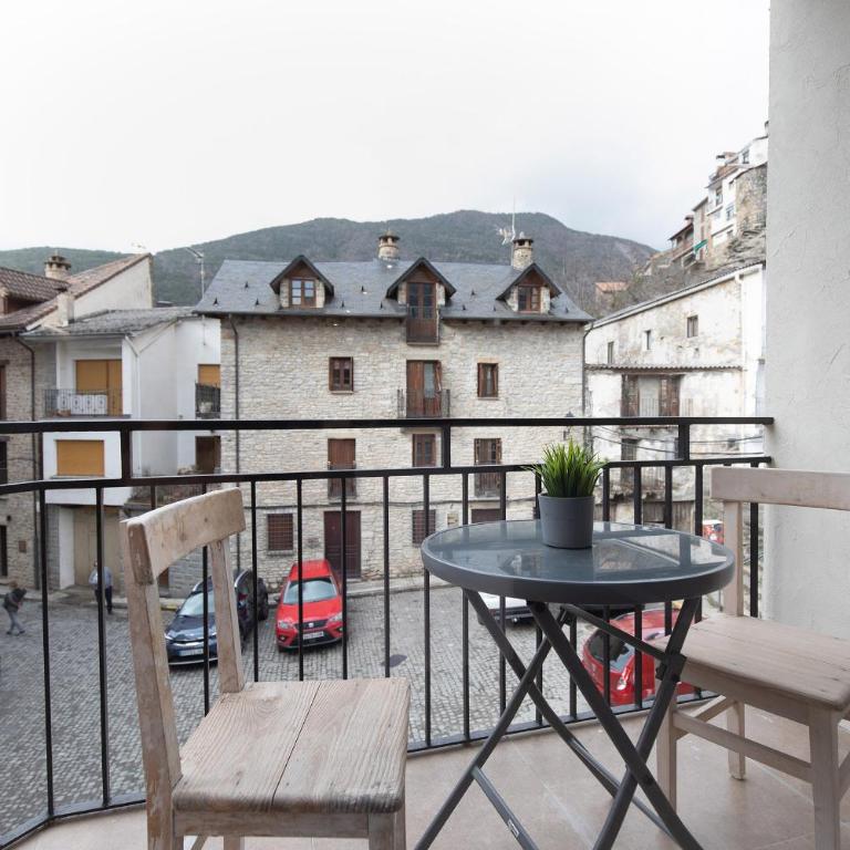 Sky Biescas I by BeValle - Three-Bedroom Apartment - 17