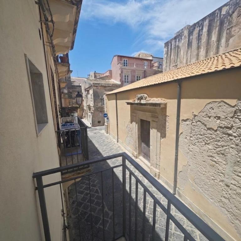 Guest House Ortigia Calarossa - Camera Matrimoniale con Balcone - 10