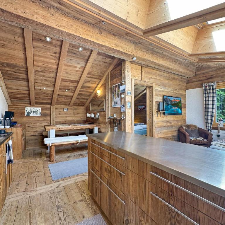 Matterhorn Alpine Hideaway, Cozy Renovated Condo - Suite-Apartment - 5