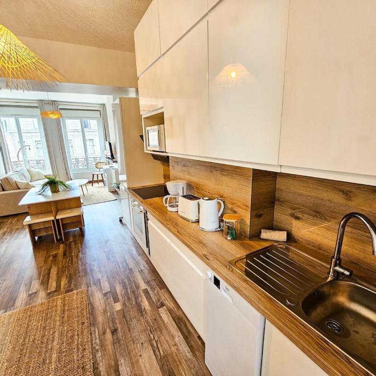 Perle Rare 4 PERSONNES Design Neuf Tout à Pied Place du peuple - Appartement 1 Chambre - 23
