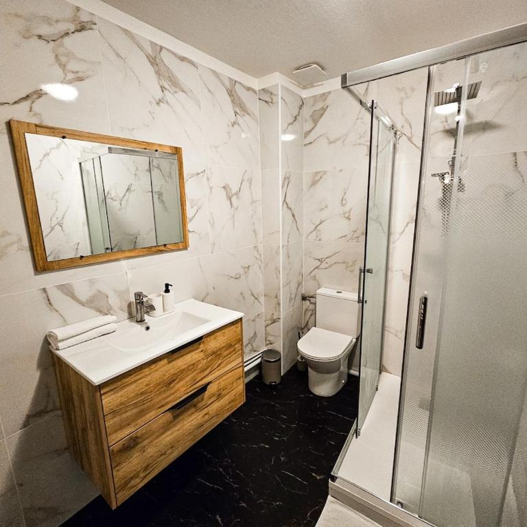 Perle Rare 4 PERSONNES Design Neuf Tout à Pied Place du peuple - Appartement 1 Chambre - 28