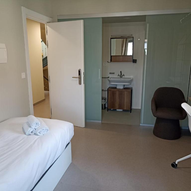 Loureiros Dorm - Single Room - 3